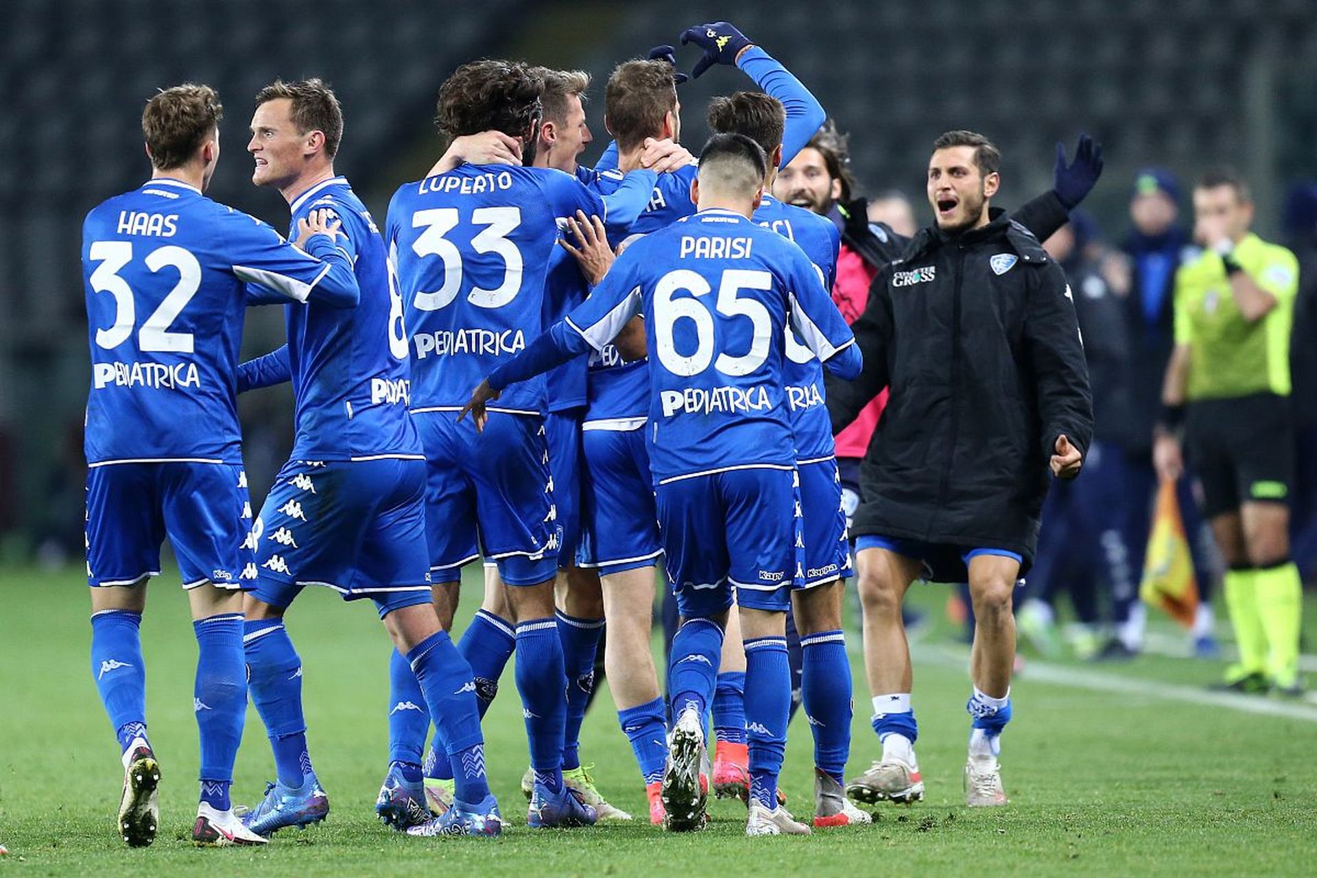 不仅帮助他 不仅帮助他