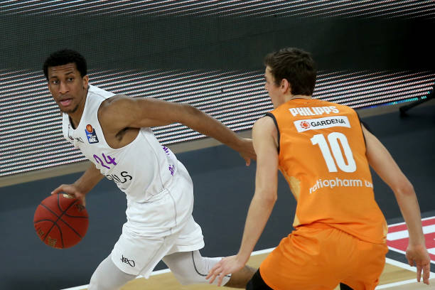 无可争议的 无可争议的